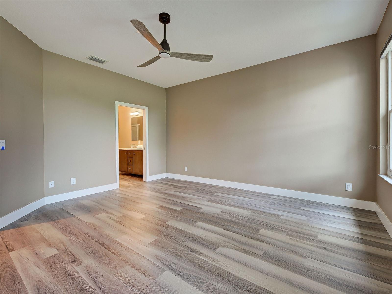 PELICAN POINTE GOLF & COUNTRY CLUB - Residential