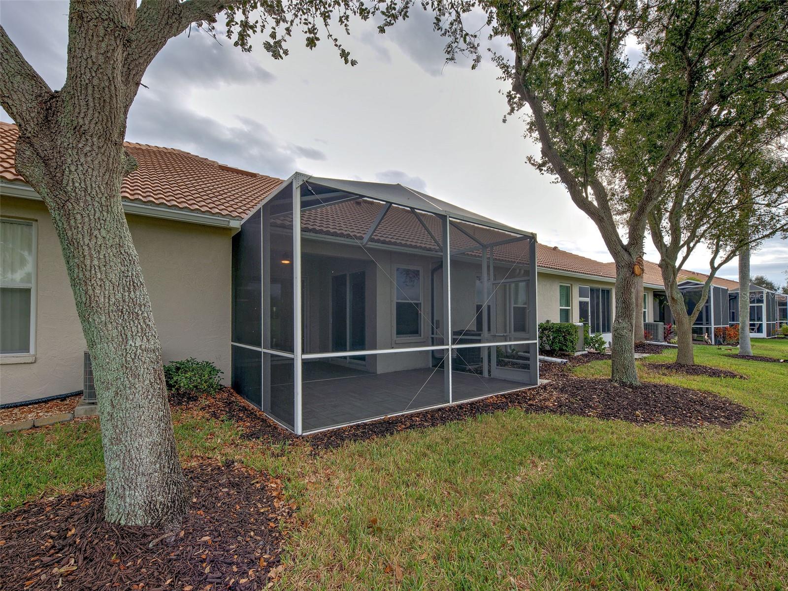 PELICAN POINTE GOLF & COUNTRY CLUB - Residential