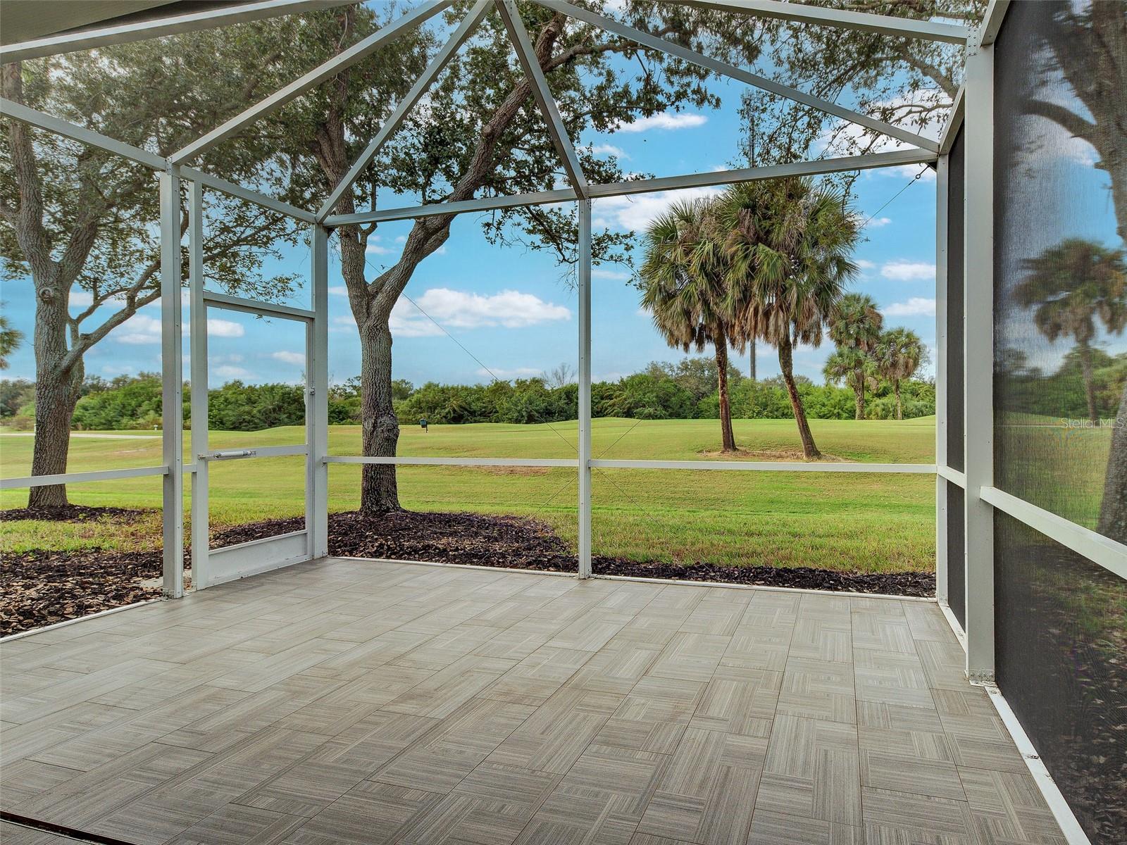 PELICAN POINTE GOLF & COUNTRY CLUB - Residential