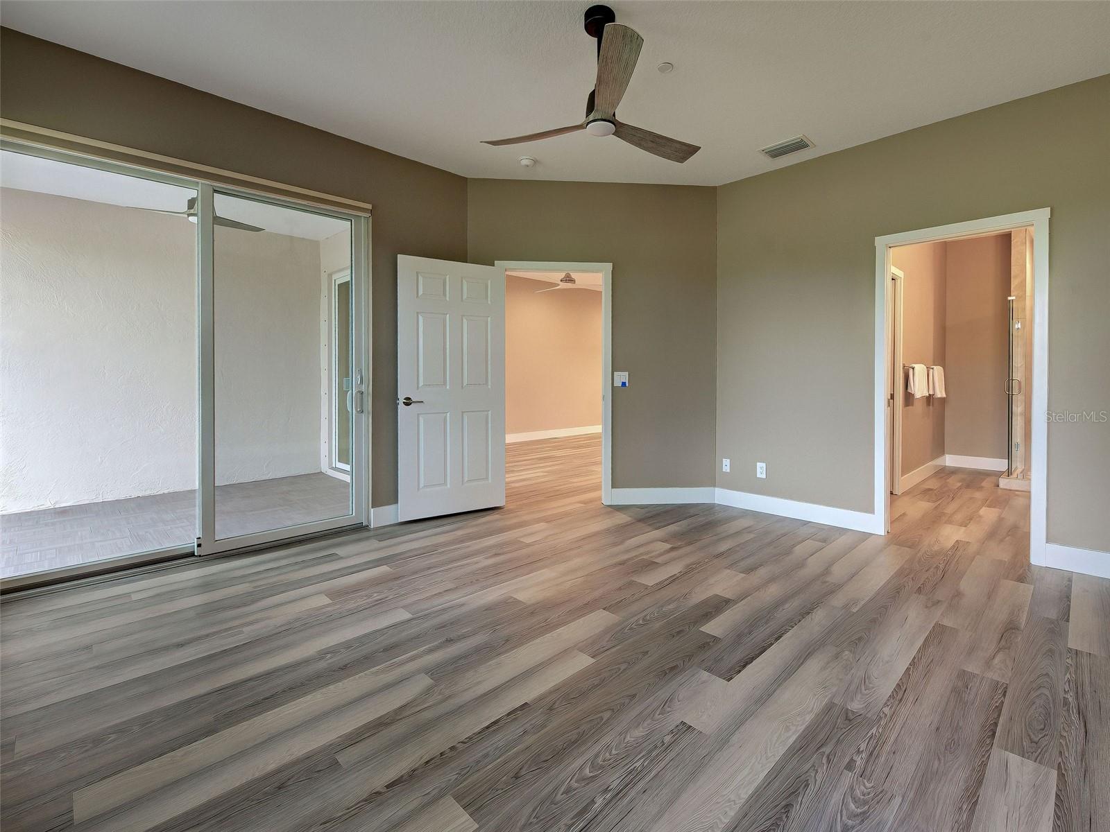 PELICAN POINTE GOLF & COUNTRY CLUB - Residential