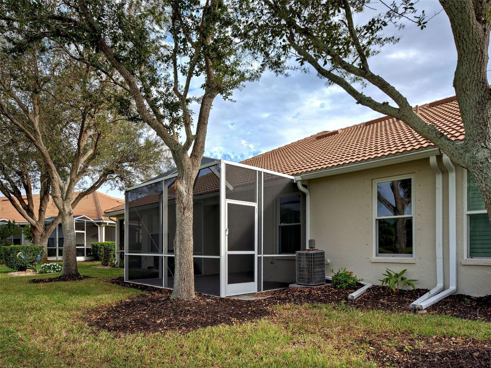 PELICAN POINTE GOLF & COUNTRY CLUB - Residential