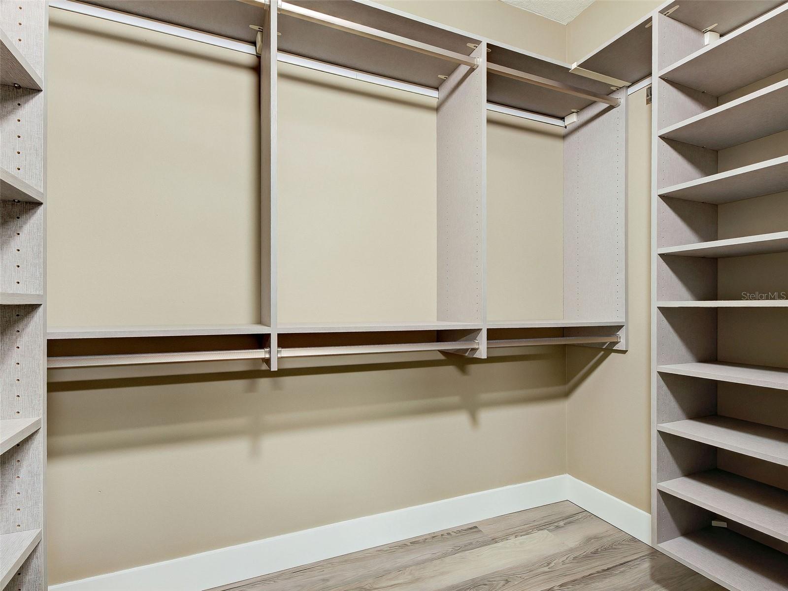 PELICAN POINTE GOLF & COUNTRY CLUB - Residential