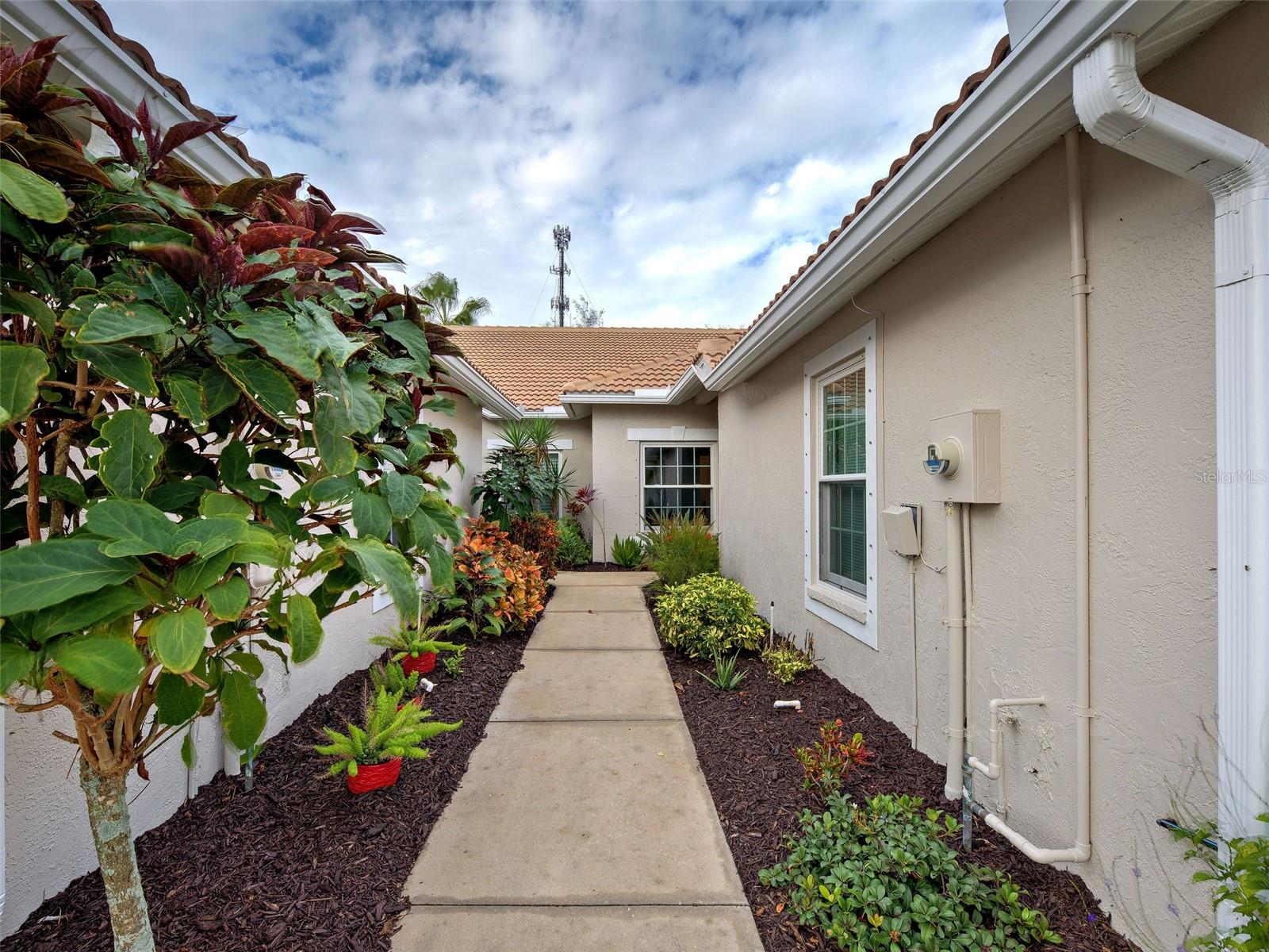 PELICAN POINTE GOLF & COUNTRY CLUB - Residential