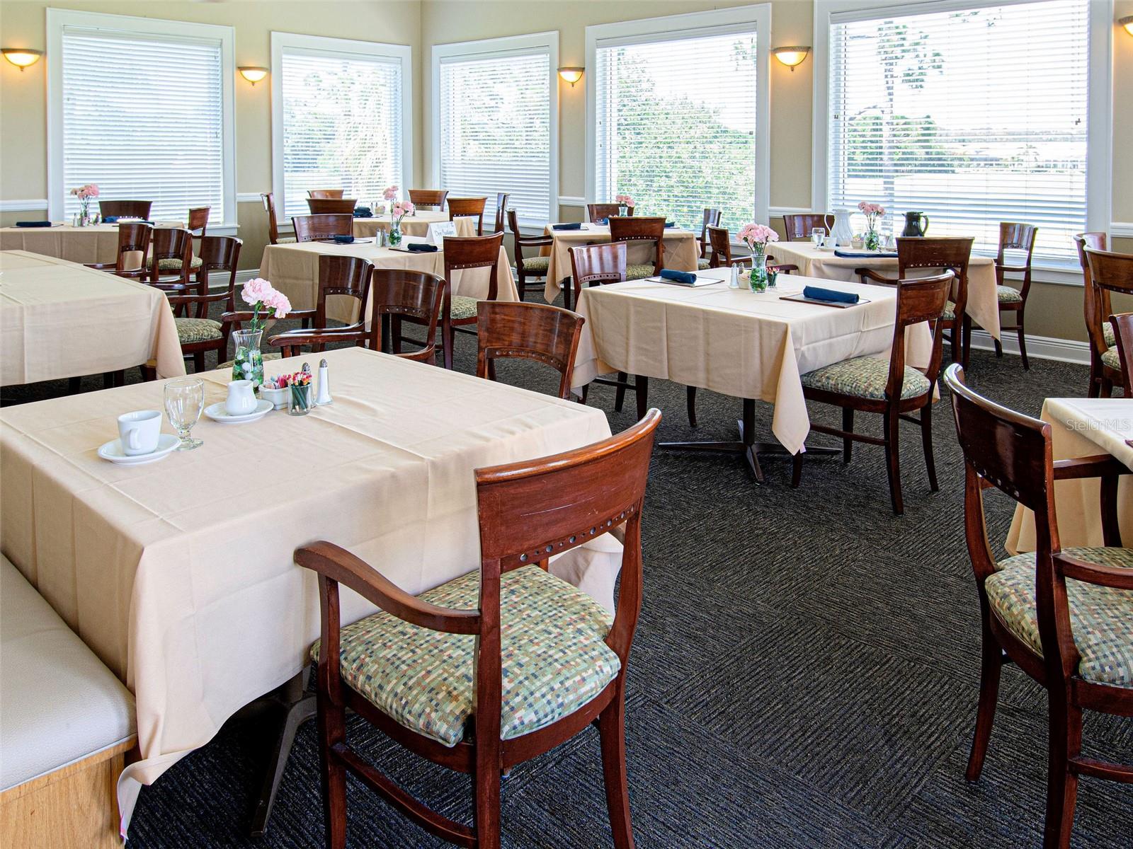 PELICAN POINTE GOLF & COUNTRY CLUB - Residential