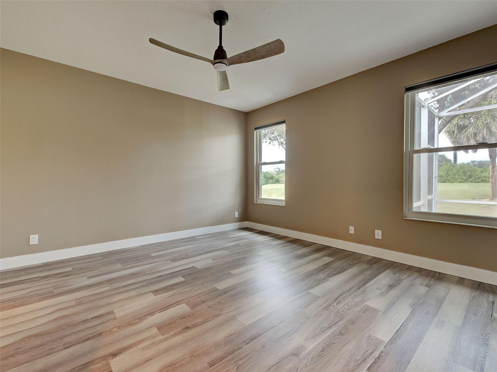 PELICAN POINTE GOLF & COUNTRY CLUB - Residential