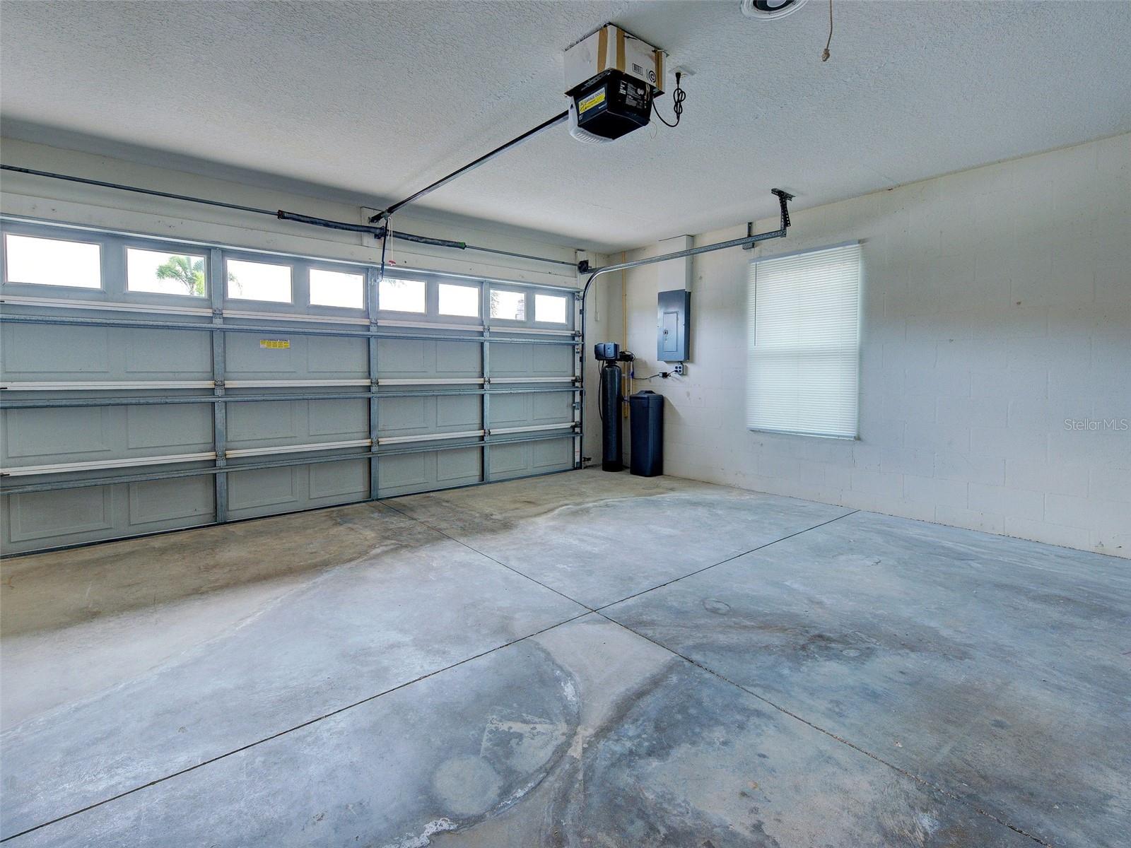 PELICAN POINTE GOLF & COUNTRY CLUB - Residential