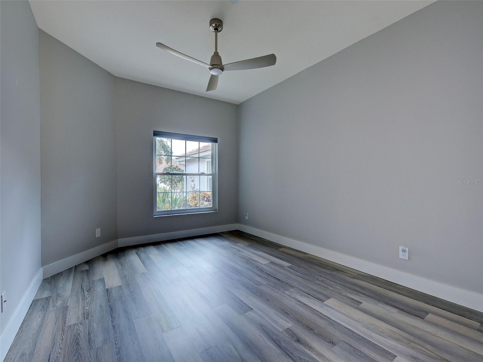 PELICAN POINTE GOLF & COUNTRY CLUB - Residential