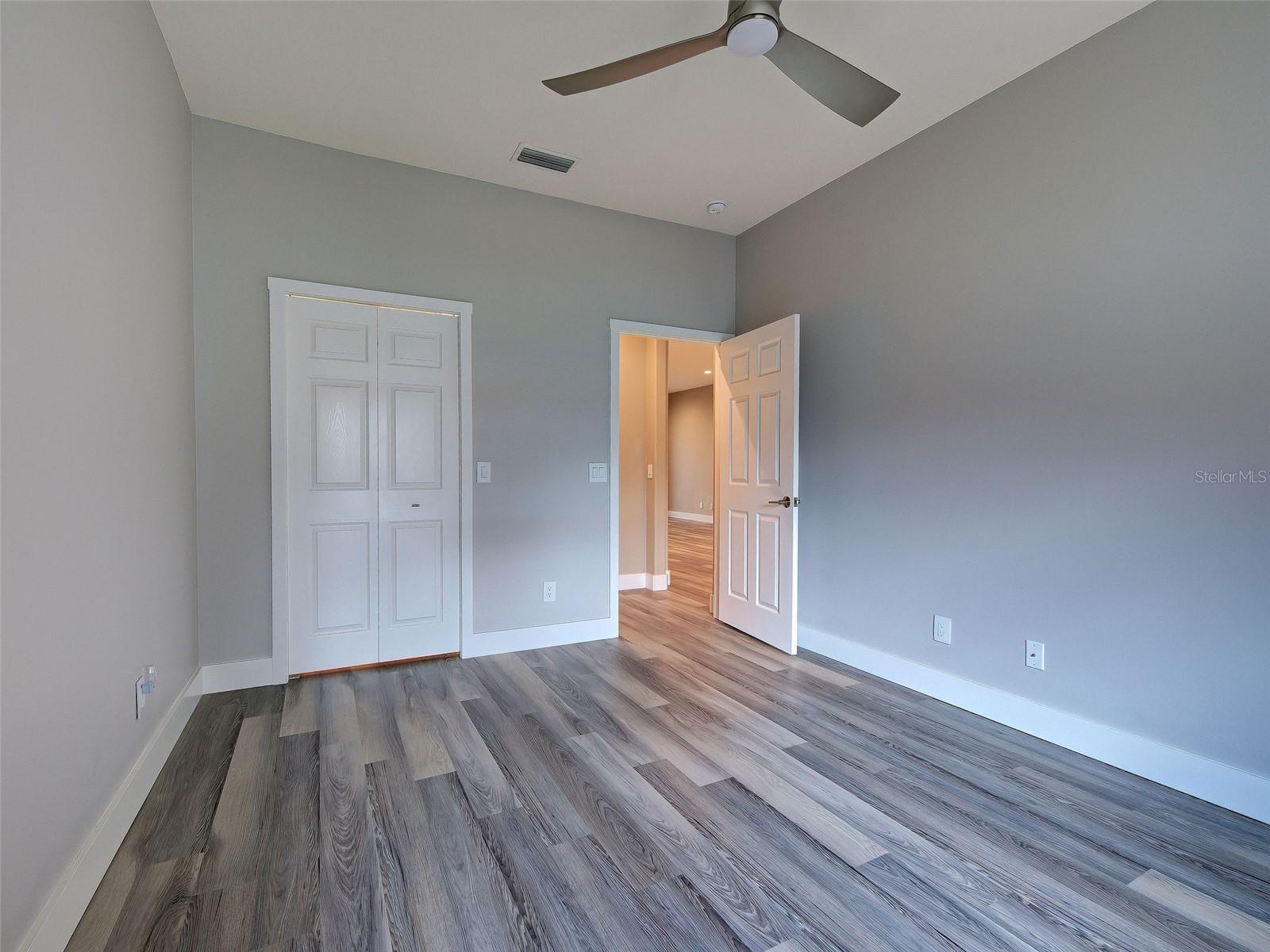 PELICAN POINTE GOLF & COUNTRY CLUB - Residential