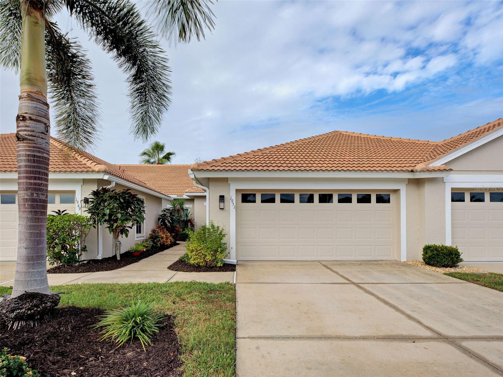 PELICAN POINTE GOLF & COUNTRY CLUB - Residential