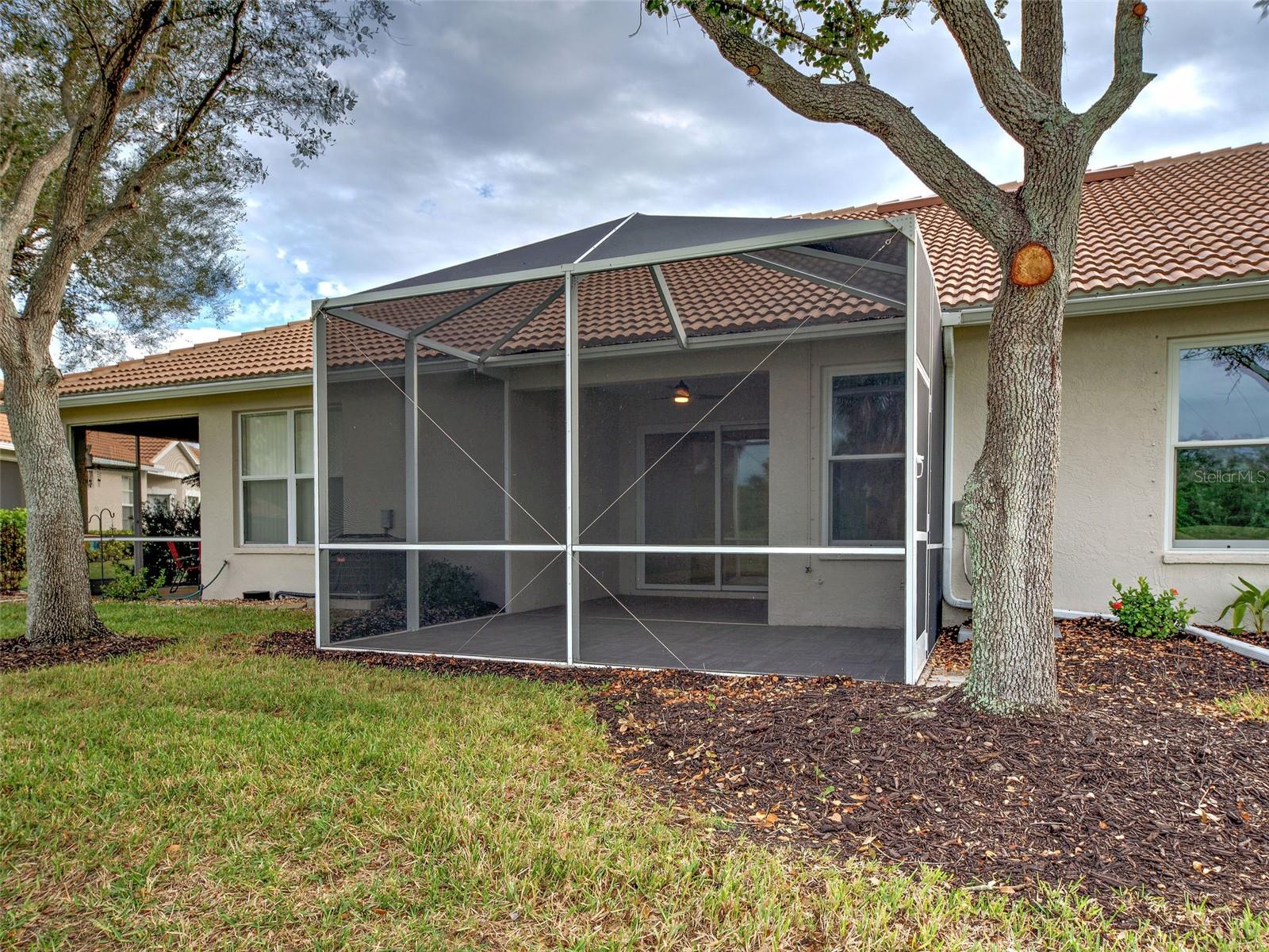 PELICAN POINTE GOLF & COUNTRY CLUB - Residential