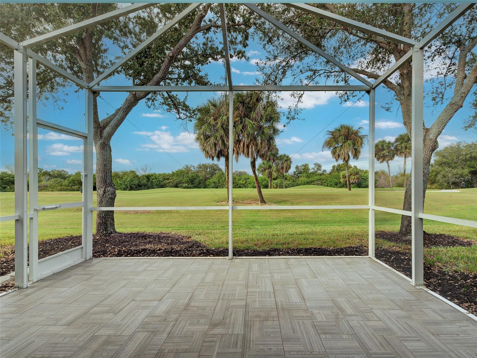 PELICAN POINTE GOLF & COUNTRY CLUB - Residential