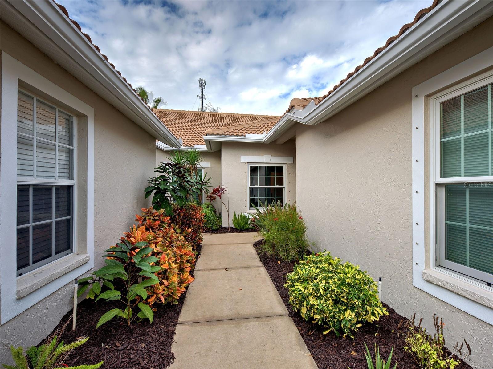 PELICAN POINTE GOLF & COUNTRY CLUB - Residential