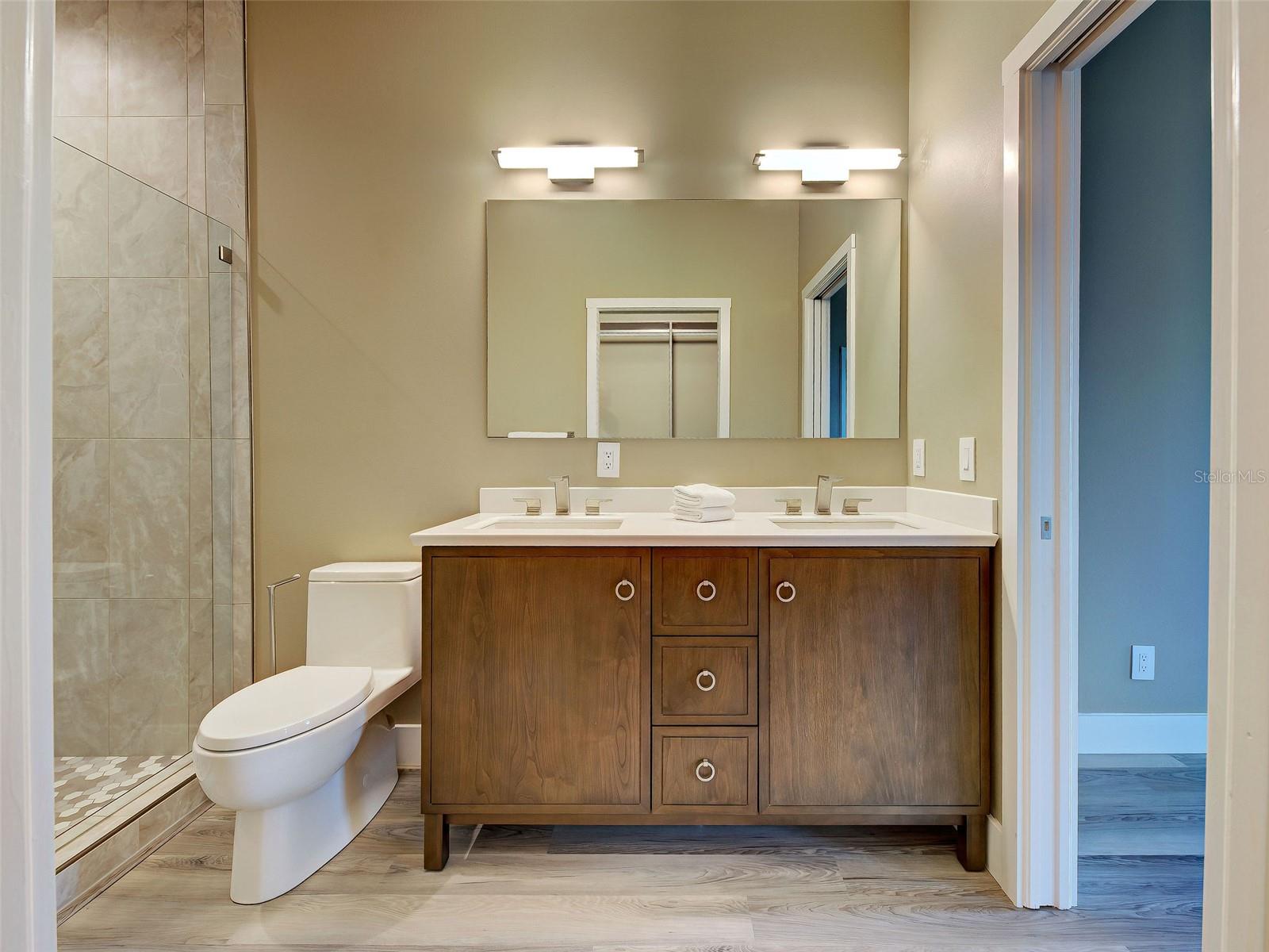 PELICAN POINTE GOLF & COUNTRY CLUB - Residential