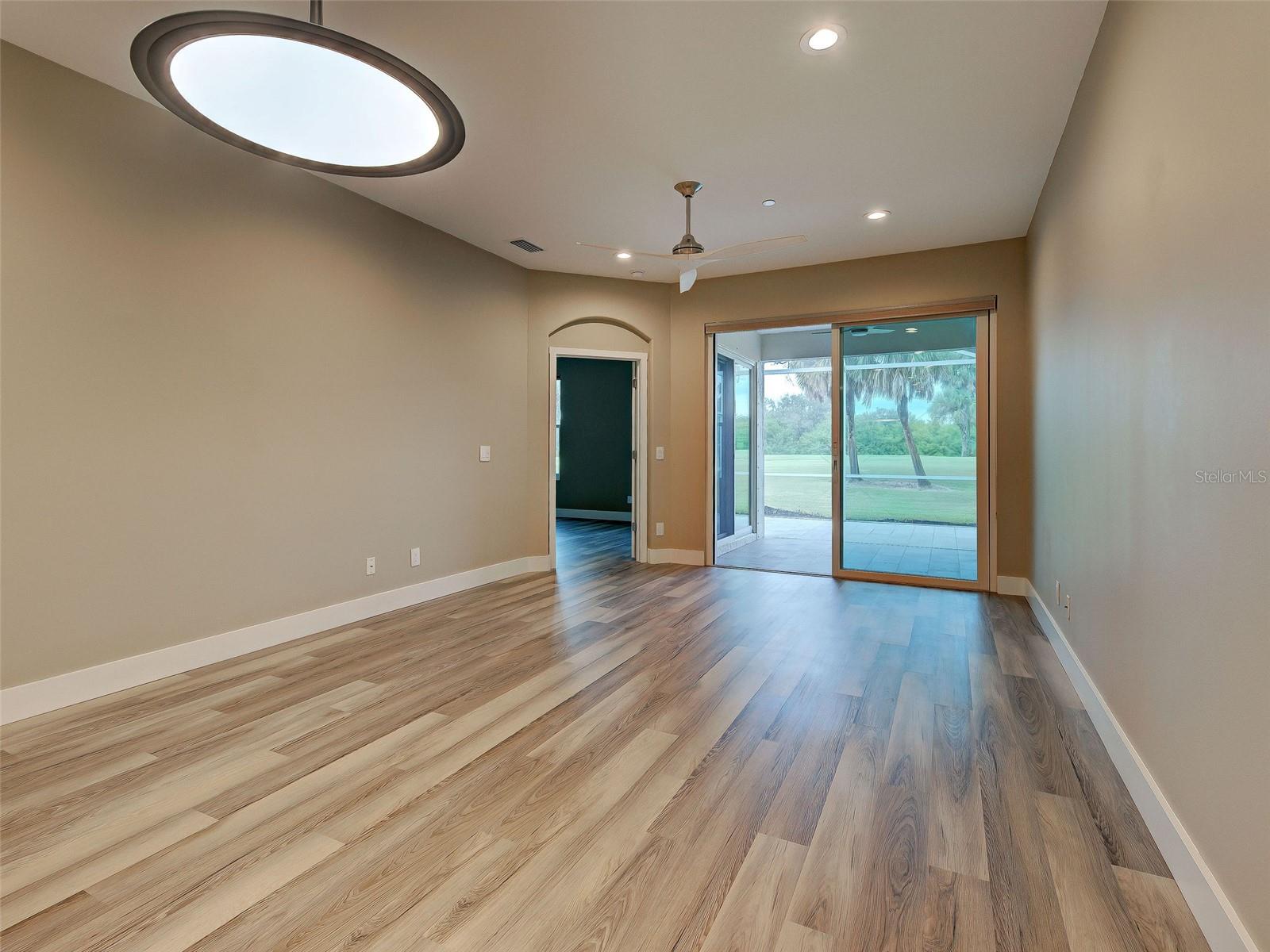 PELICAN POINTE GOLF & COUNTRY CLUB - Residential