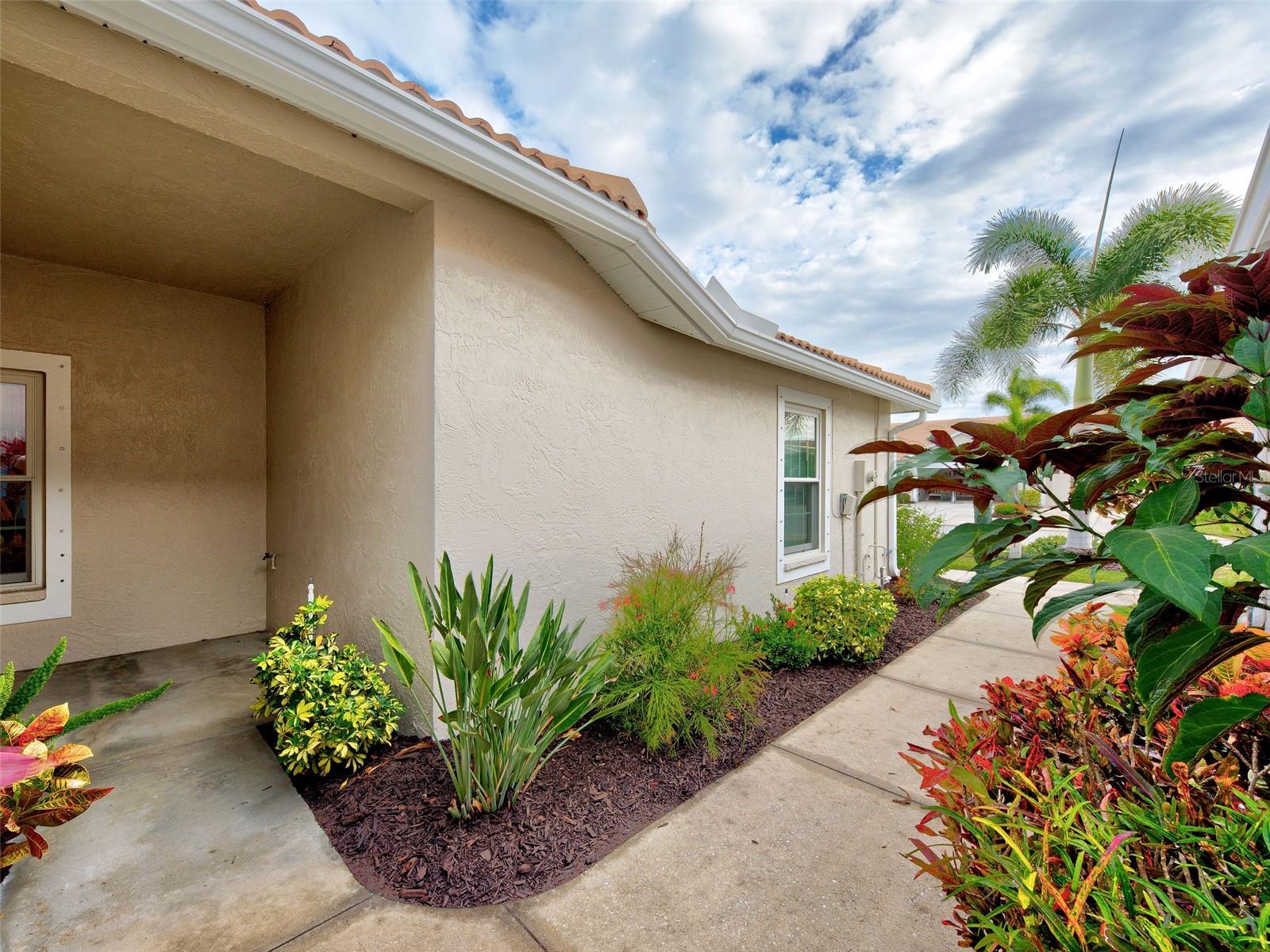 PELICAN POINTE GOLF & COUNTRY CLUB - Residential