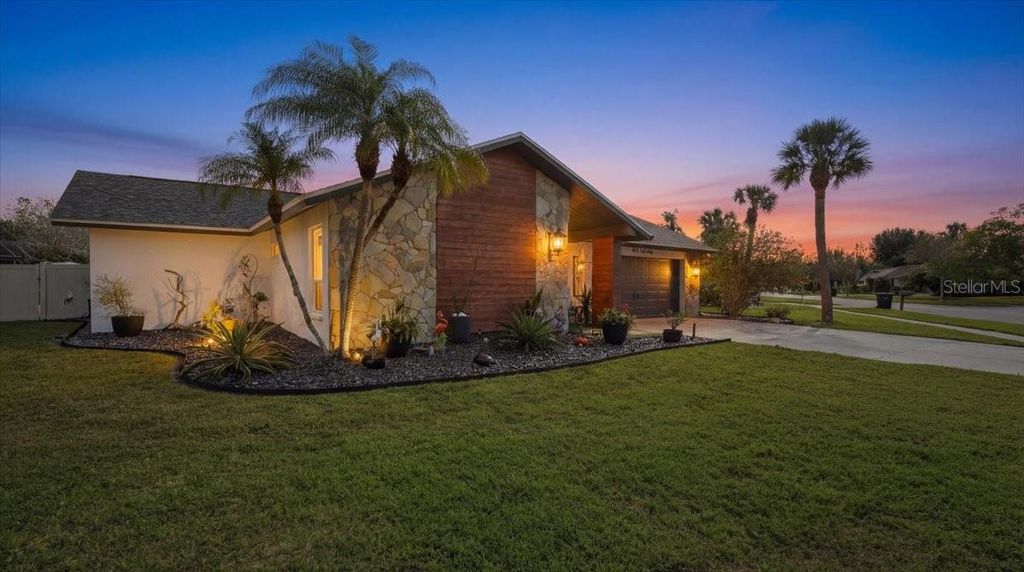 Photo of 6530 Waterford Circle, Sarasota, FL 34238 (MLS # A4678721)