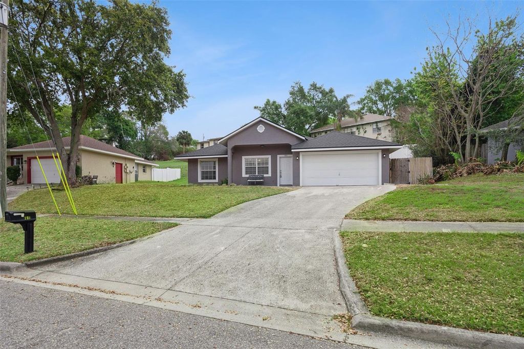 Photo of 191 Sunnyside Dr, Clermont, FL 34711 (MLS # G5109415)
