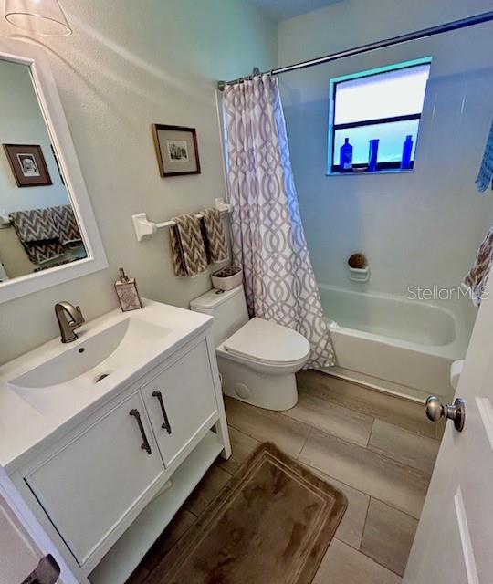 LAUREL HOLLOW - Residential Lease