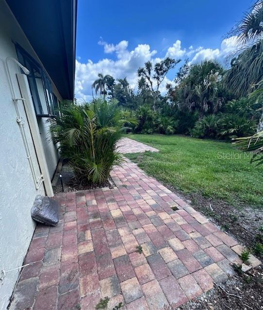 LAUREL HOLLOW - Residential Lease