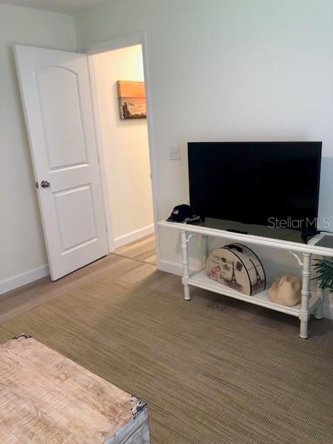 LAUREL HOLLOW - Residential Lease