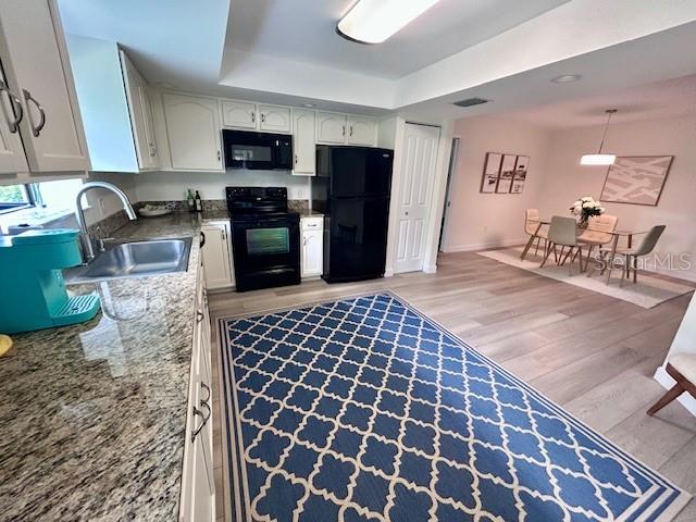 LAUREL HOLLOW - Residential Lease