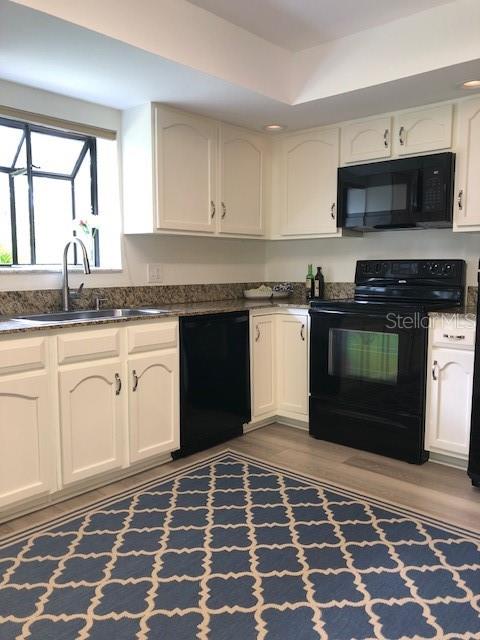 LAUREL HOLLOW - Residential Lease