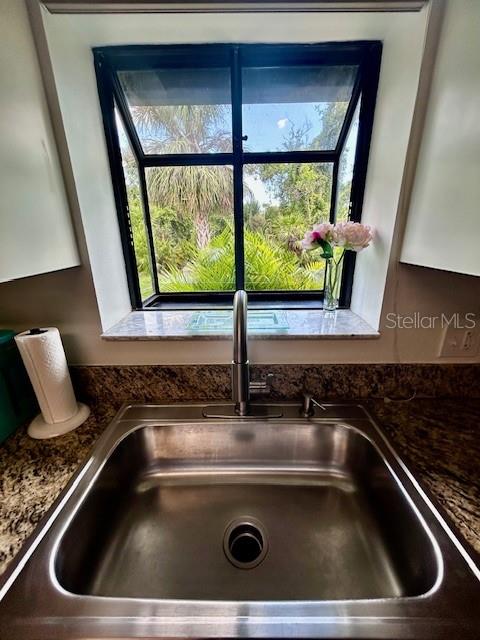 LAUREL HOLLOW - Residential Lease