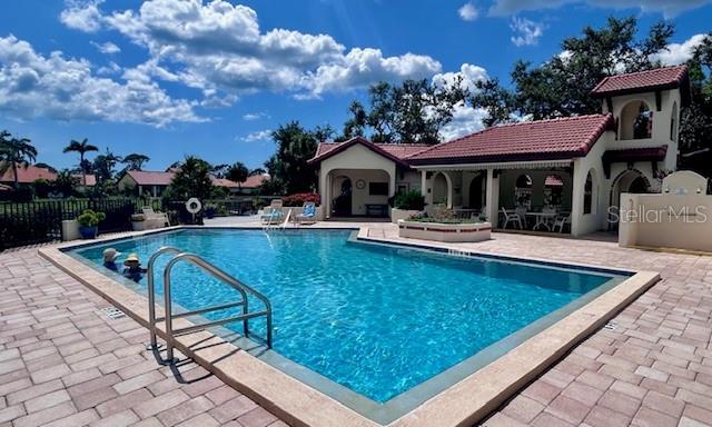 LAUREL HOLLOW - Residential Lease