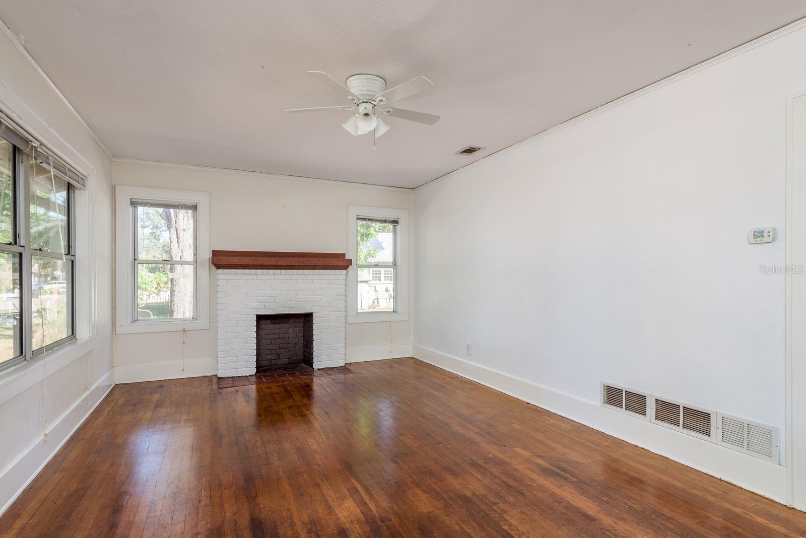 SHADOW LAWN - Residential