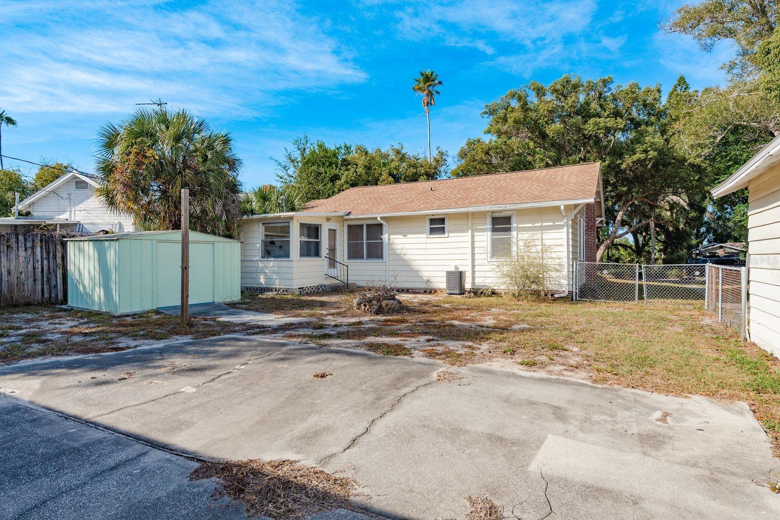 SHADOW LAWN - Residential