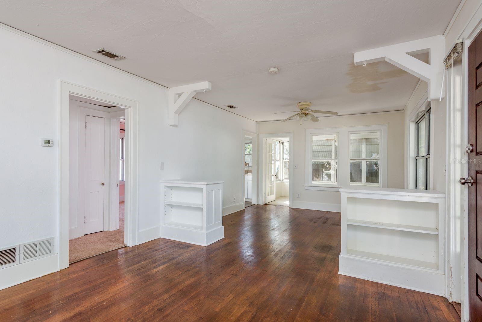 SHADOW LAWN - Residential