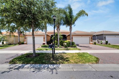 A home in WIMAUMA