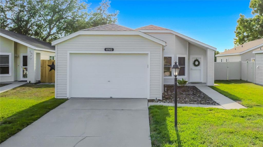 Photo of 4940 Heron Run Circle, Leesburg, FL 34748 (MLS # G5112020)