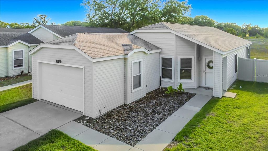 Photo of 4940 Heron Run Circle, Leesburg, FL 34748 (MLS # G5112020)