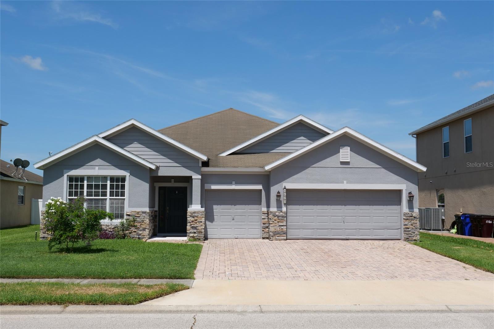 Don't miss this amazing home in St. Cloud. Spacious rooms with the living, dining and family room all open. Kitchen has an island and bedrooms are split. 3 Full Baths!! and a 3 car garage and paver driveway.
Wonderful screened in patio off the family room and fenced in back yard
