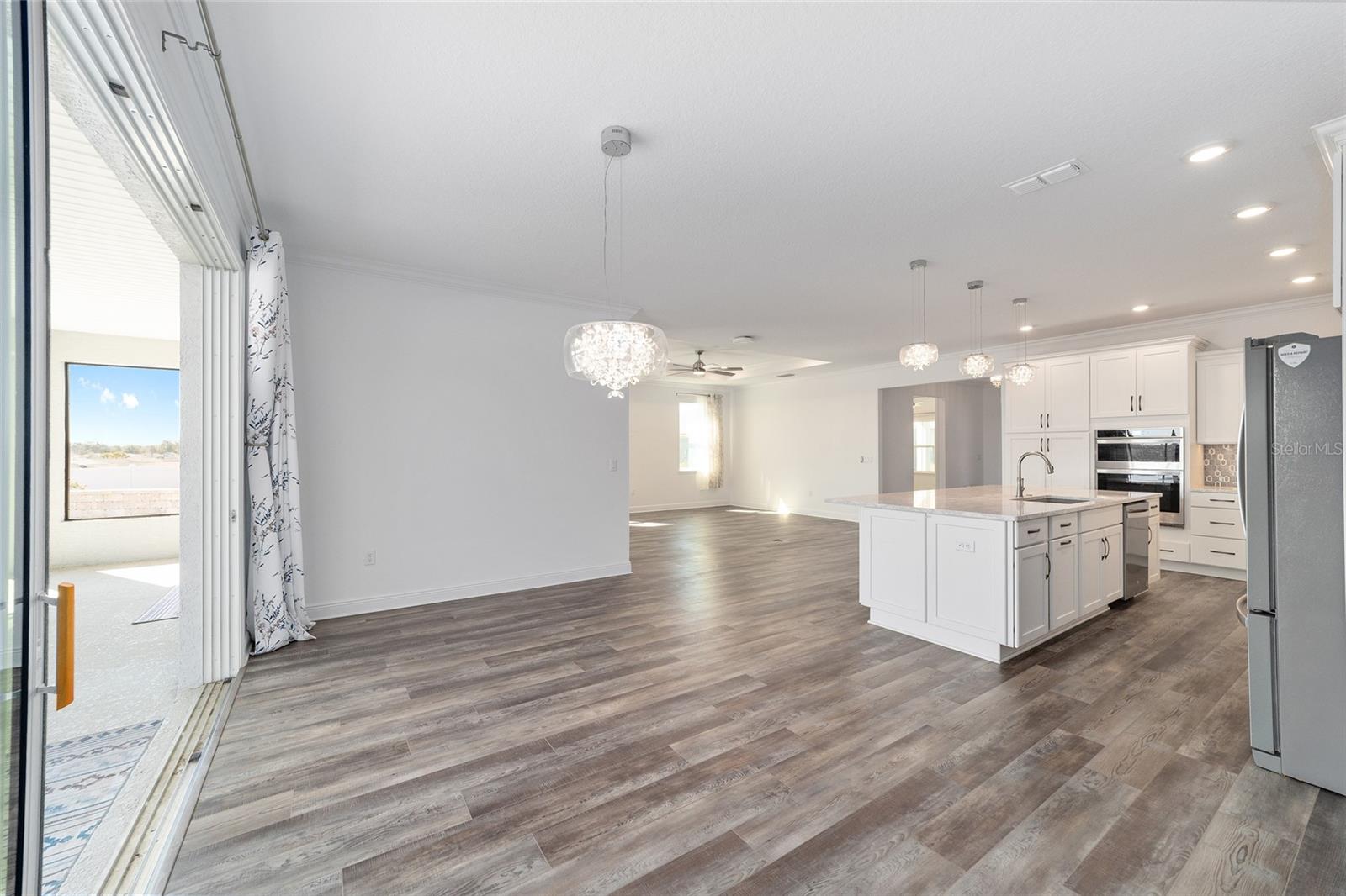 ON TOP OF THE WORLD - Residential