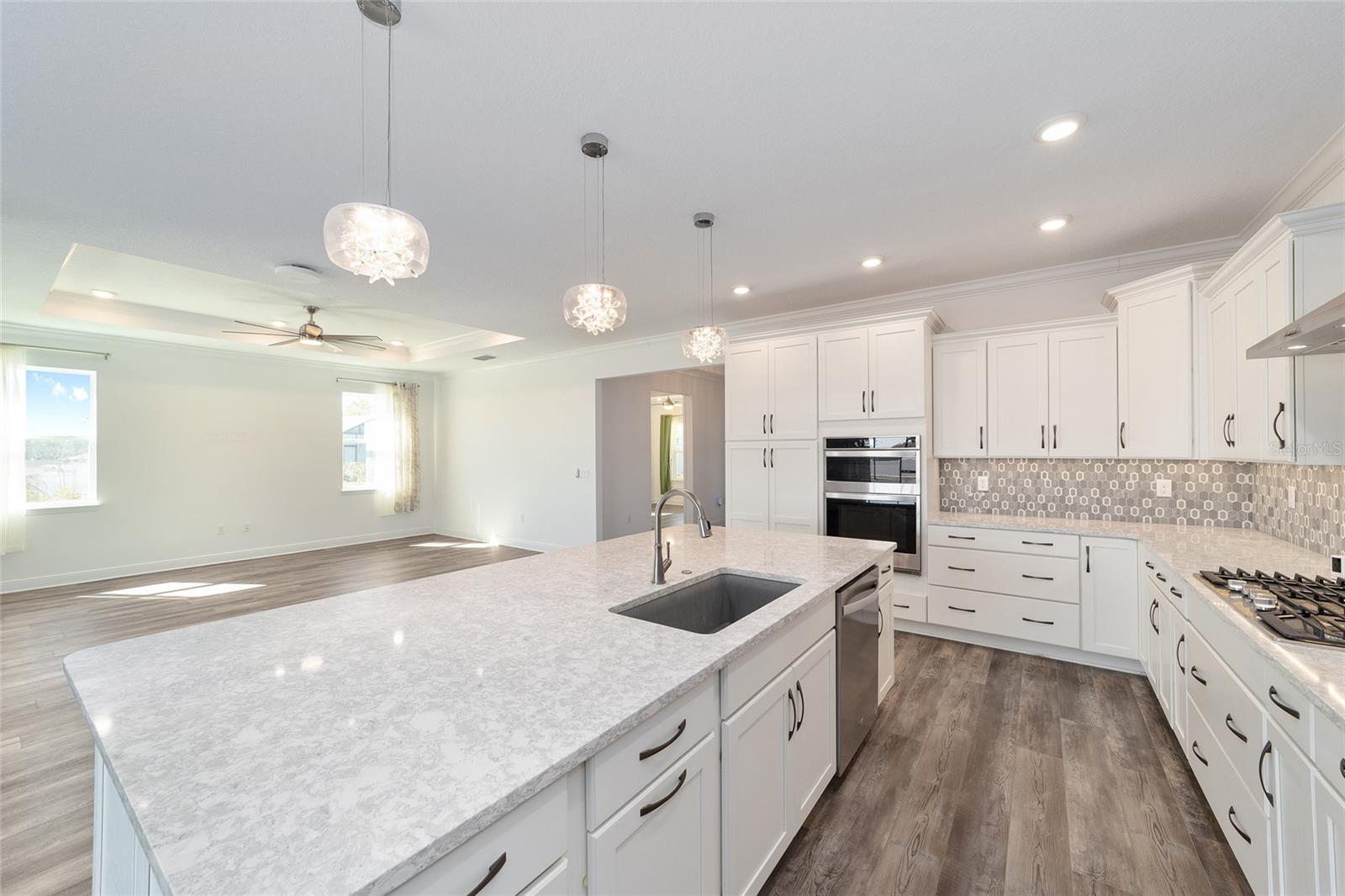 ON TOP OF THE WORLD - Residential