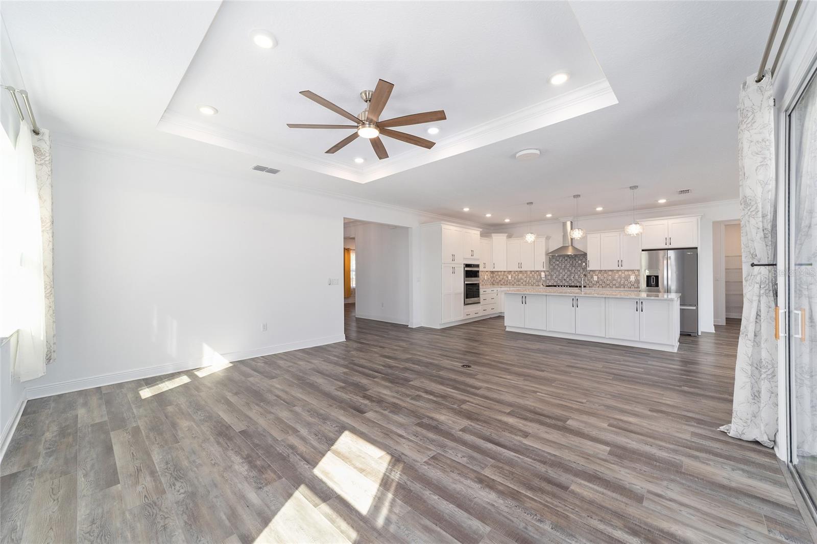 ON TOP OF THE WORLD - Residential