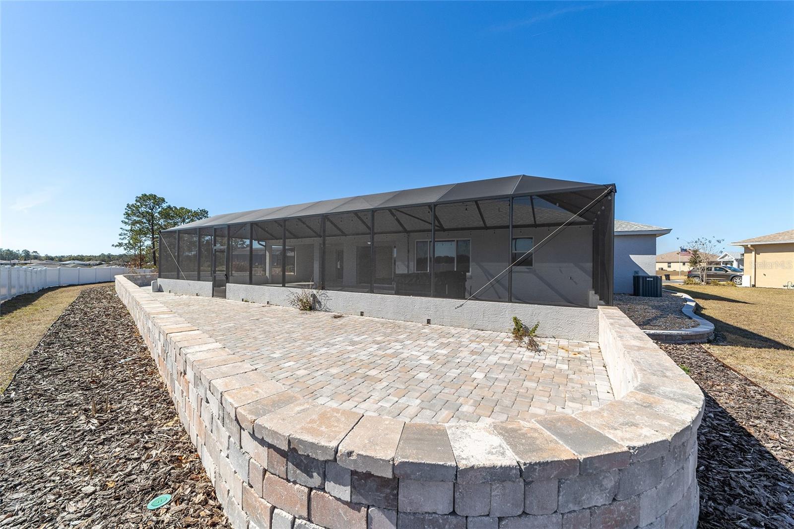 ON TOP OF THE WORLD - Residential