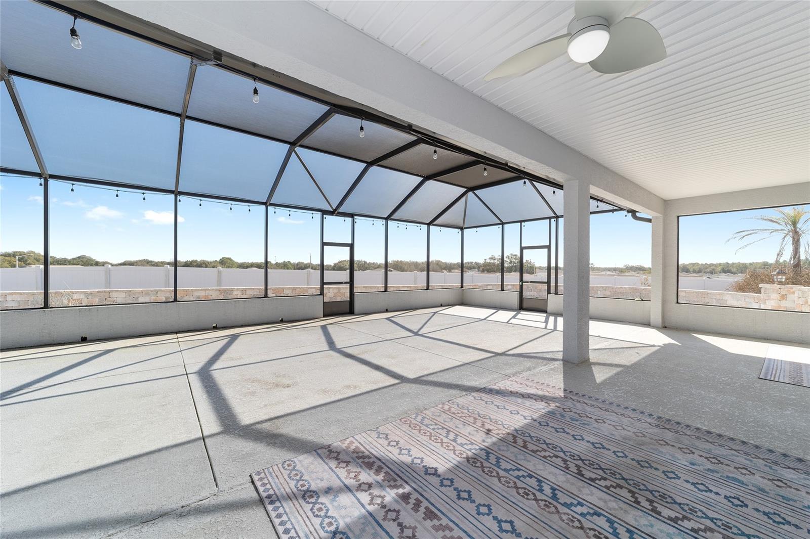 ON TOP OF THE WORLD - Residential