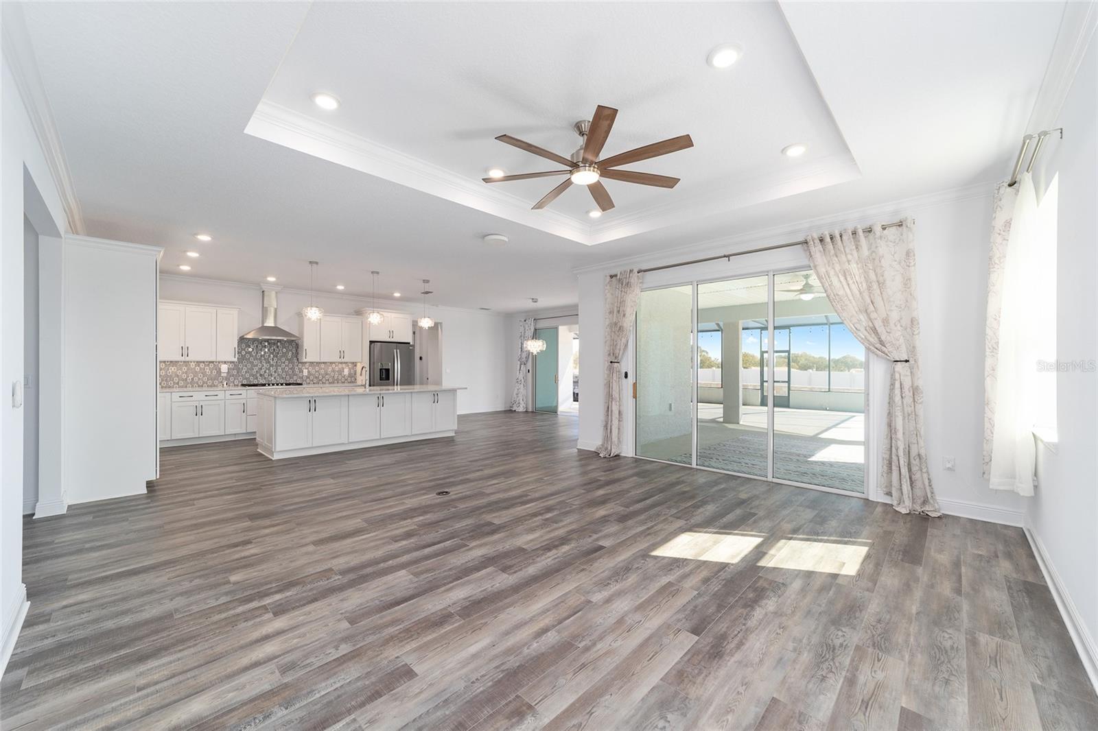 ON TOP OF THE WORLD - Residential