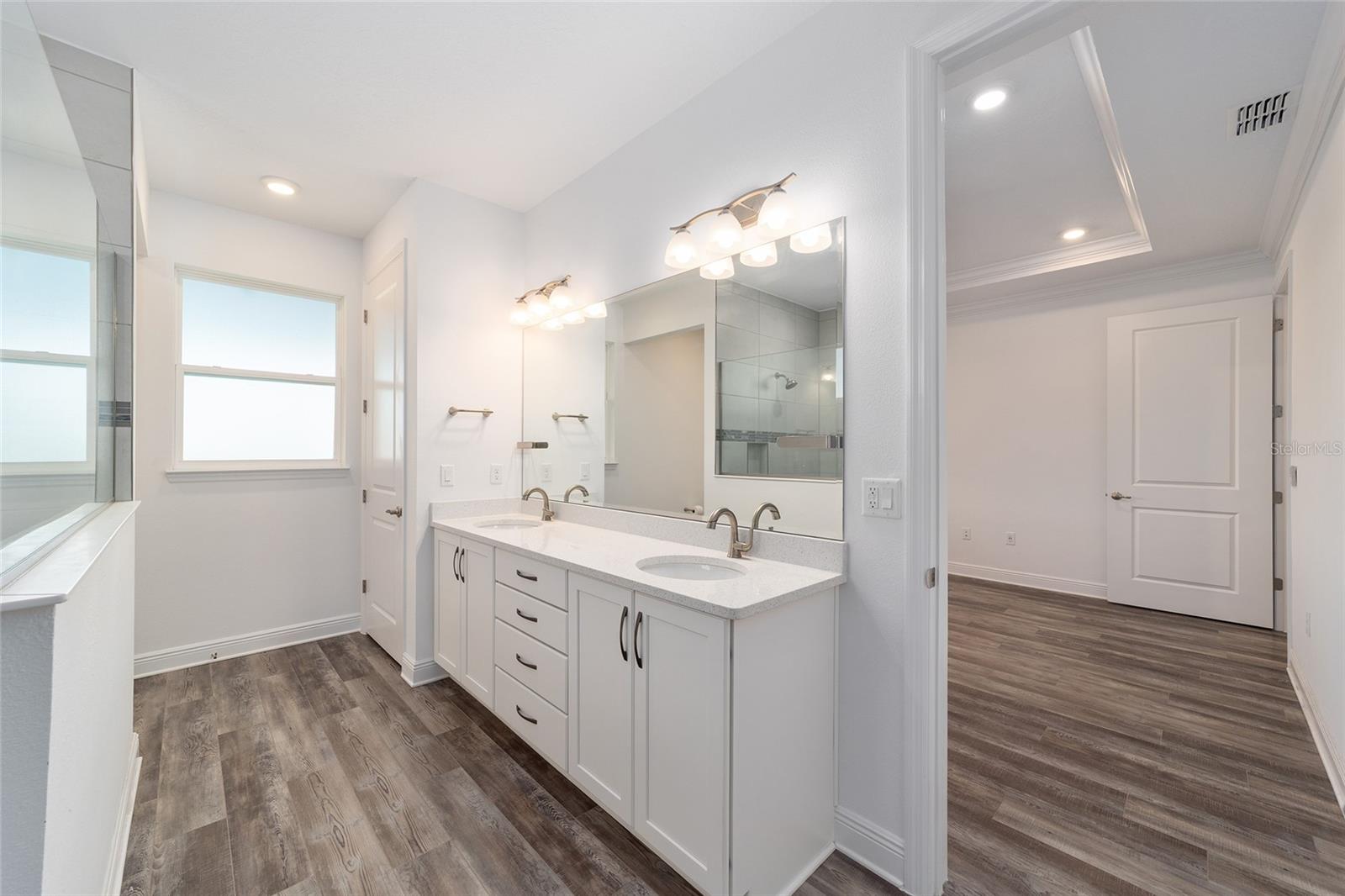 ON TOP OF THE WORLD - Residential