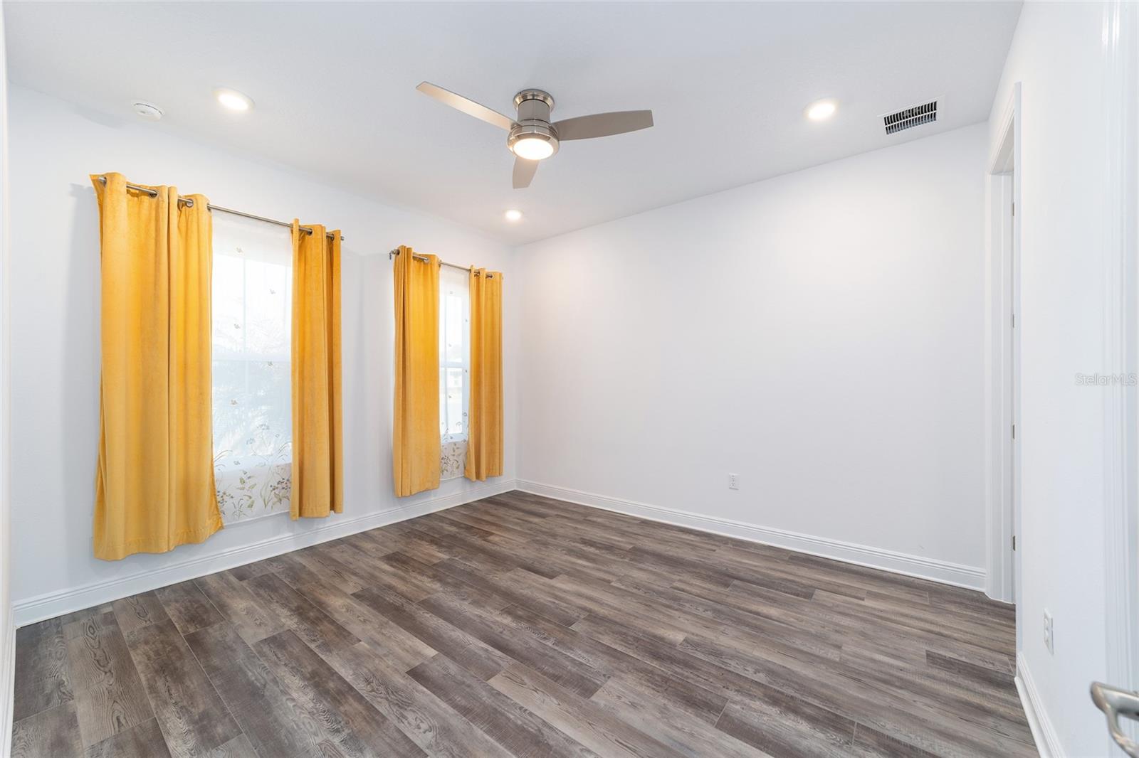 ON TOP OF THE WORLD - Residential