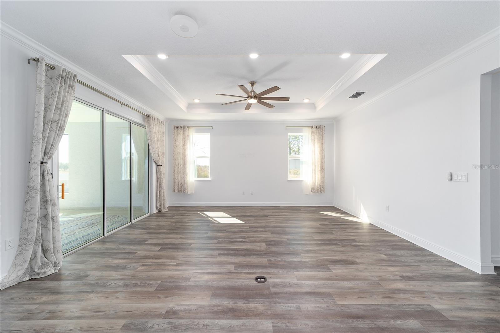 ON TOP OF THE WORLD - Residential