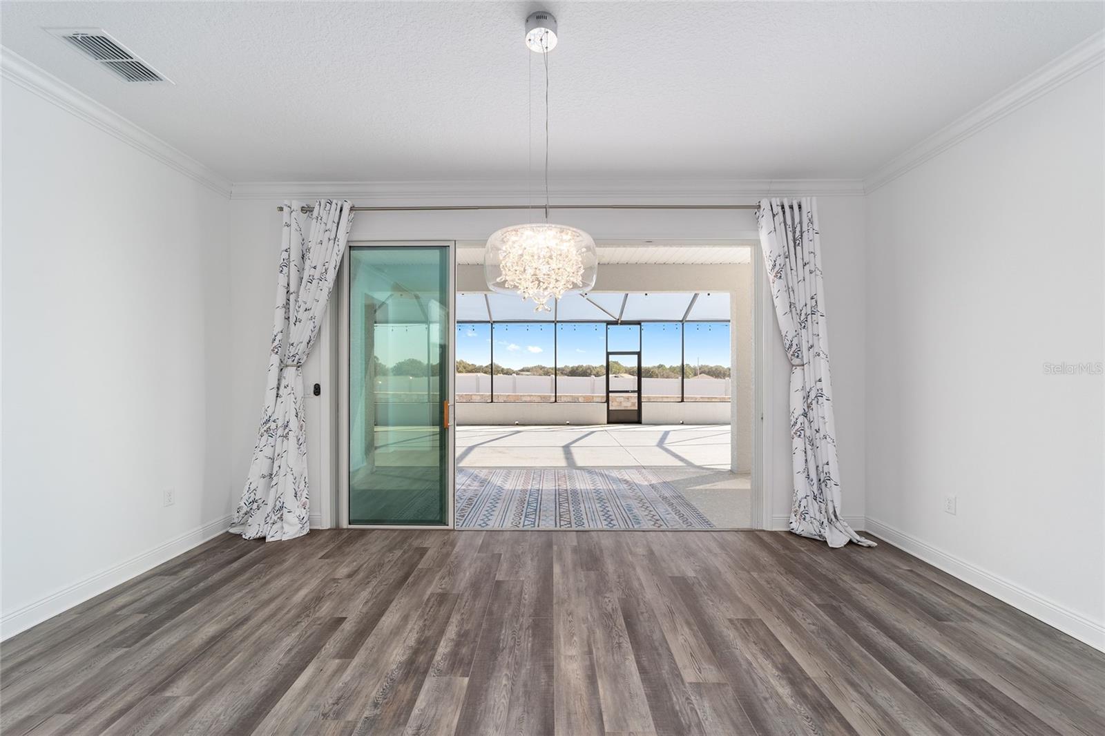 ON TOP OF THE WORLD - Residential