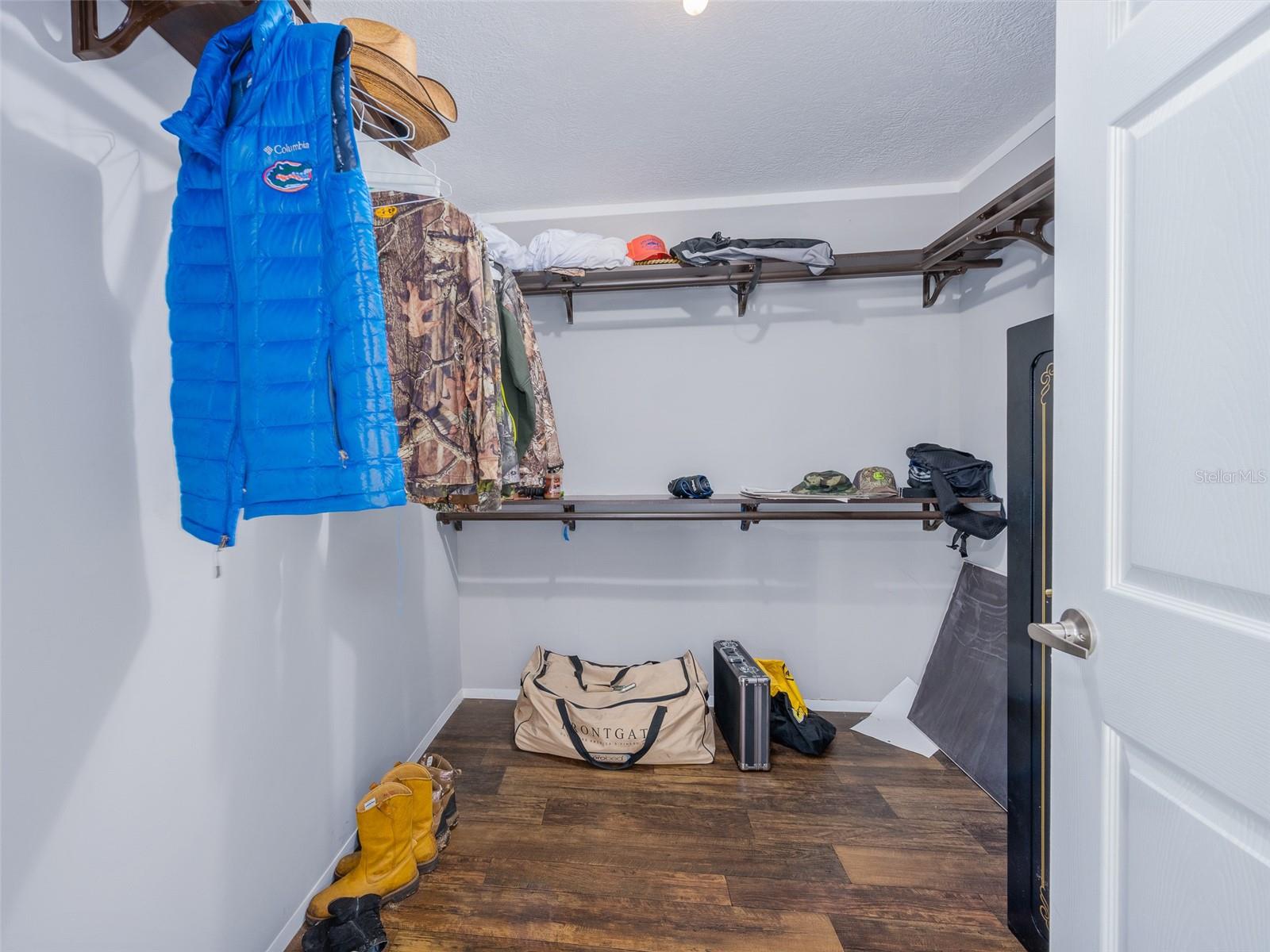 LAKE BRYANT SHORES - Residential