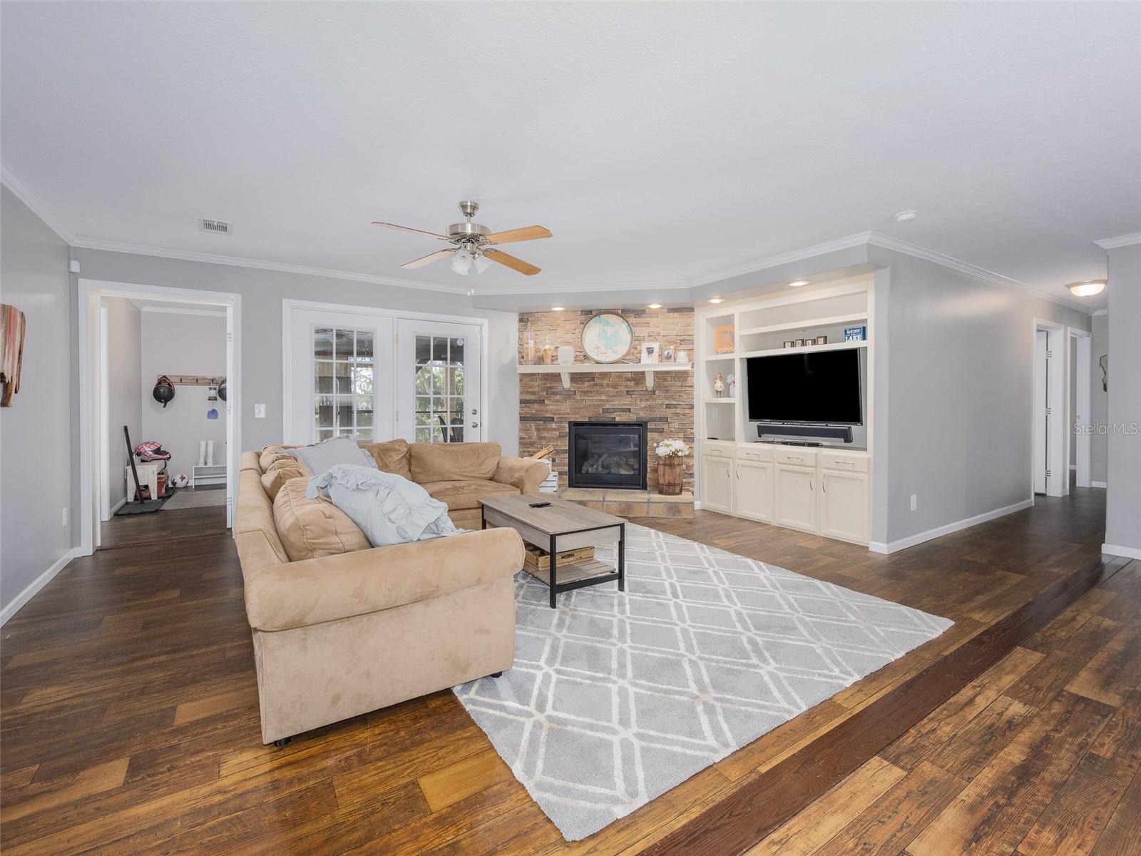 LAKE BRYANT SHORES - Residential