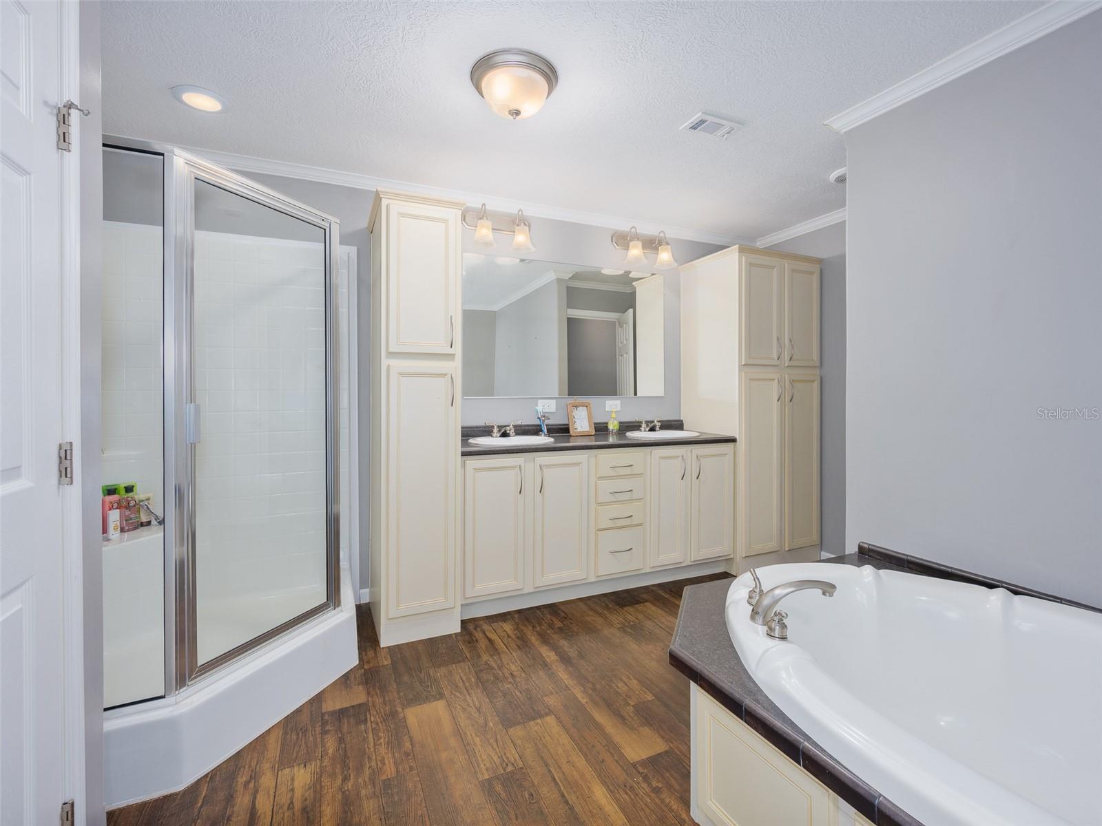 LAKE BRYANT SHORES - Residential