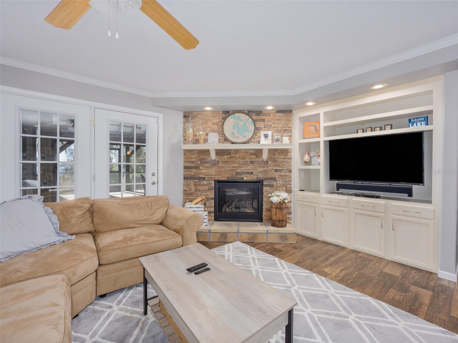 LAKE BRYANT SHORES - Residential