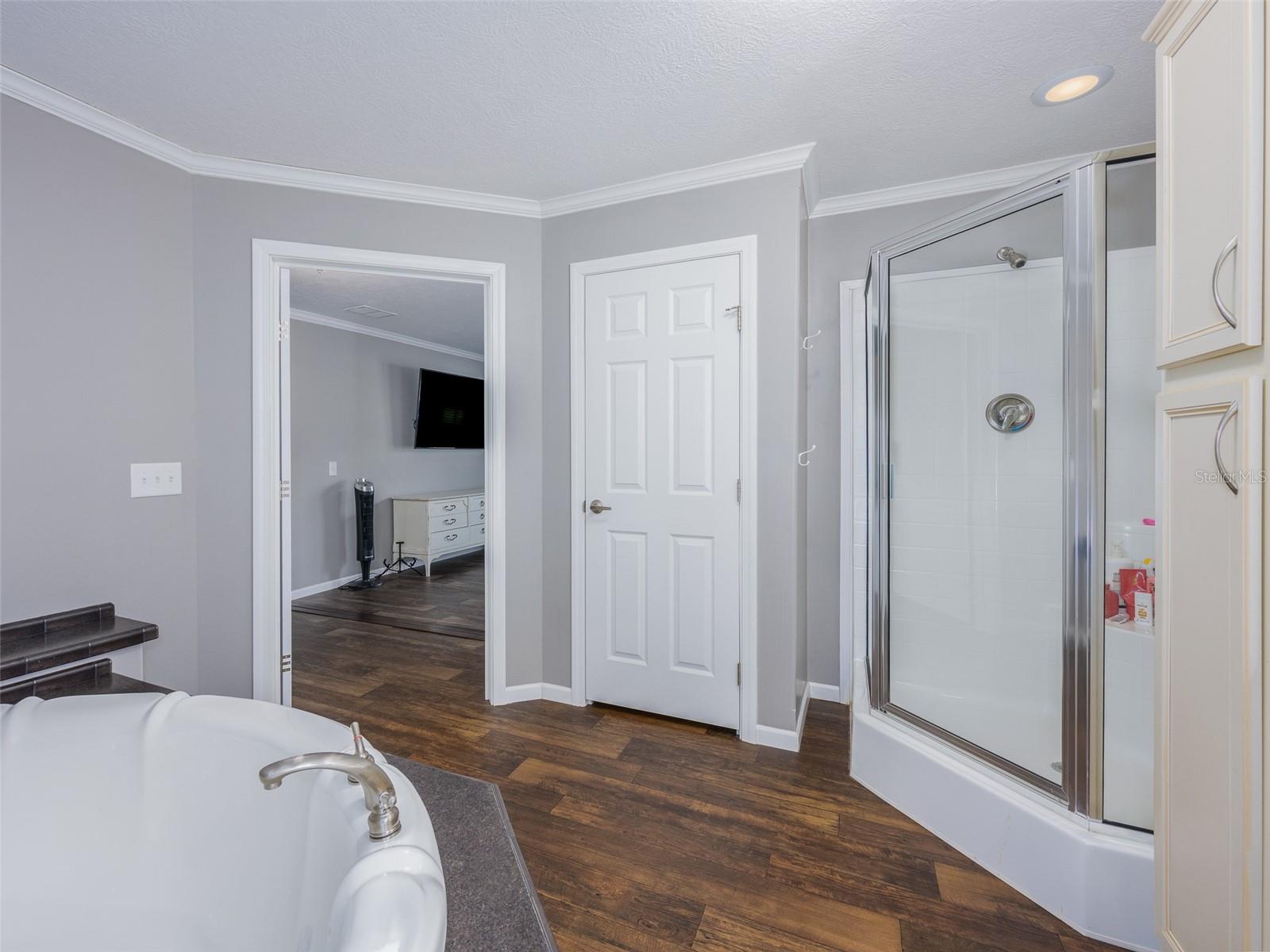 LAKE BRYANT SHORES - Residential